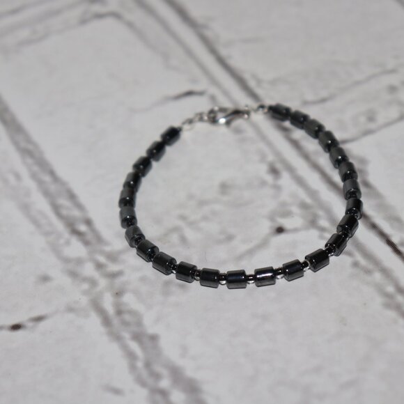 NWOT Natural hematite and glass beaded Bracelet 7.5" - Picture 3 of 5